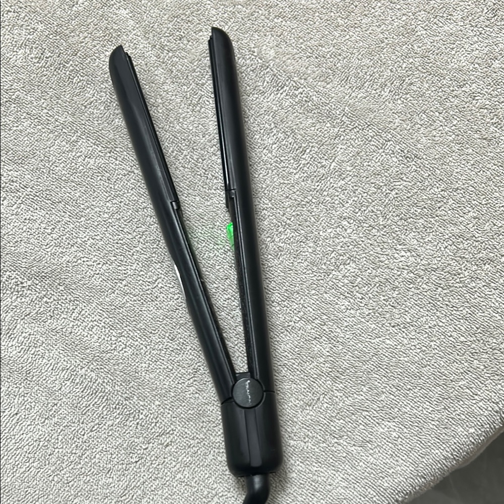 NuMe Black Hair Straightener - Picture 4 of 4